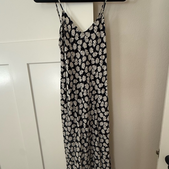 GAP Dresses & Skirts - GAP Black Maxi Dress with White Daisy Print